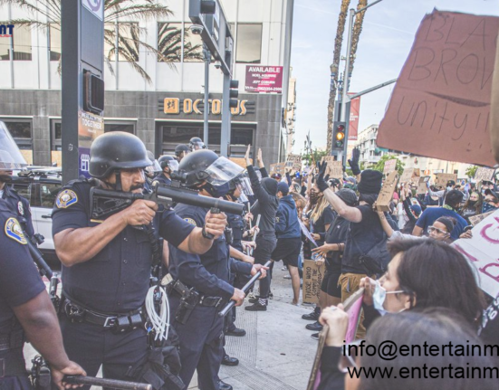UCLA Violence Prompts Police Response, After Demonstrations Are Broken Up at Columbia