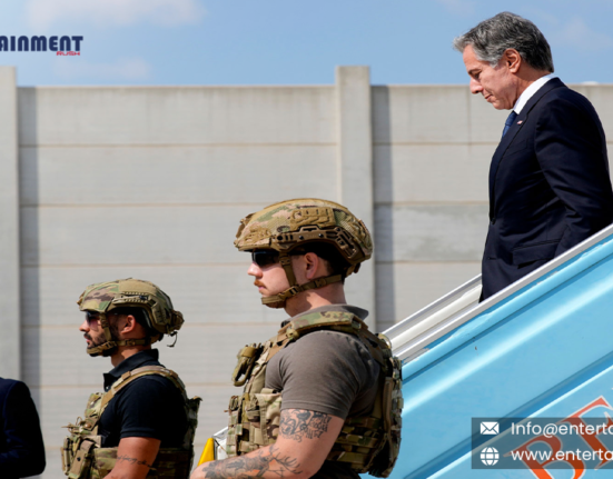 Blinken Arrives in Israel Amid Missile Strikes, Aims to Revive Ceasefire Efforts